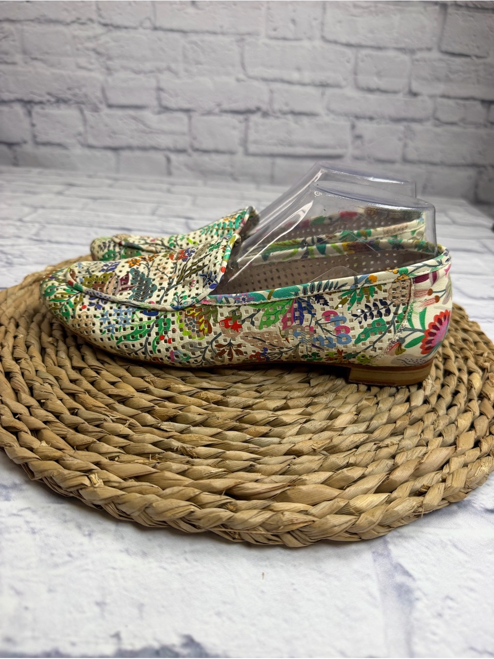Lalisa Sophia Floral Leather Perforated Loafers in Multicolor. Size 40 - Picture 4 of 10